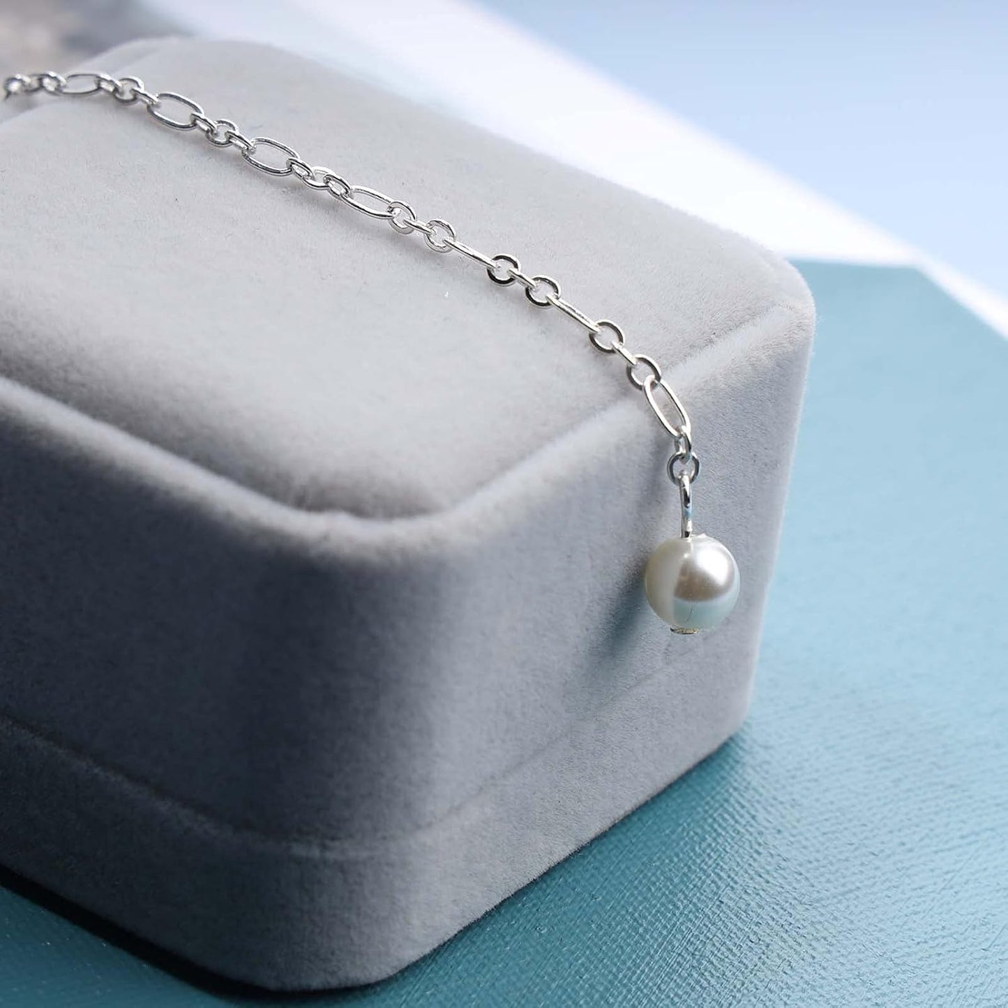 Boho Long Pearl Necklace Gold Lariat Y Necklace Choker Pearl Pendant Necklace Vintage Minimalist Necklace Chain Jewelry for Women and Girls