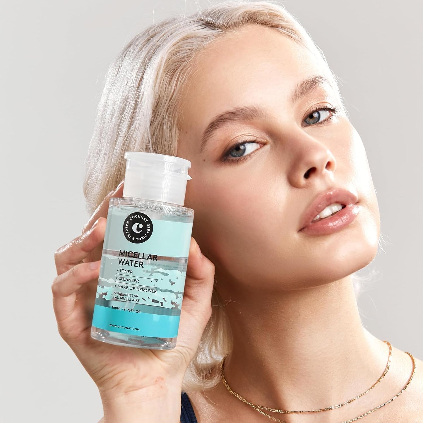 COCUNAT | Micellar Water 3-in-1 | Cleans, Tones and Removes Make-Up | Made with Aloe Vera & Lavender | All Skin Types | Silicone-Free & Paraben-Free | 200 ml