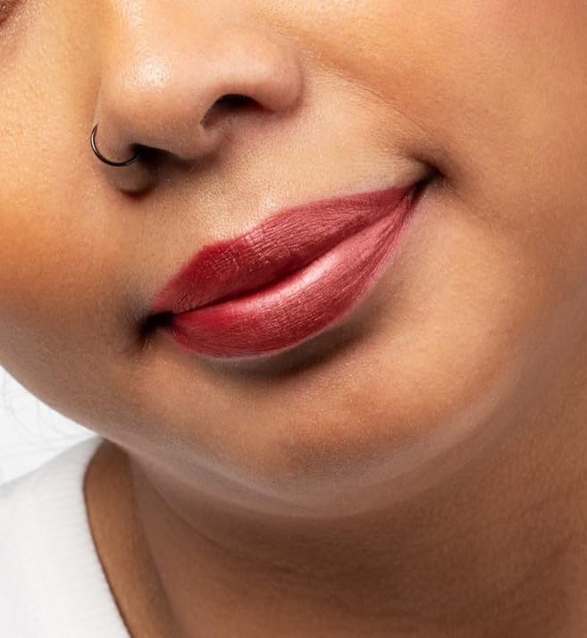 Aromi Dark Red Metallic Liquid Lipstick | Ruby Maroon Lip Color with Shimmery Finish, Vegan, Cruelty-free, Holiday Makeup, Long-Lasting (Candy Apple)