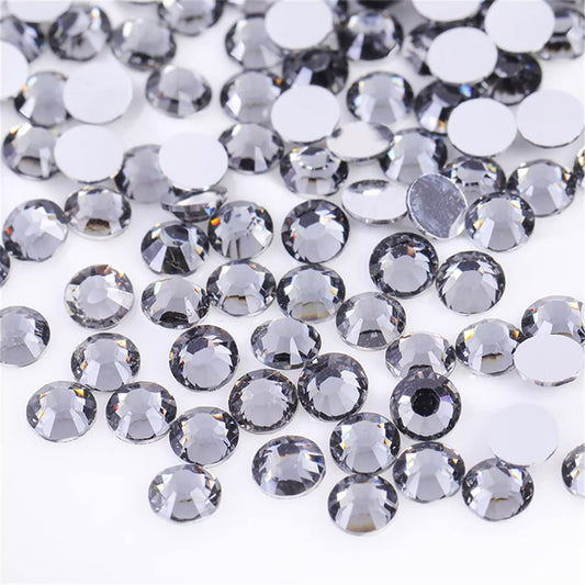 1000 Pieces SS20 5mm Flatback Rhinestones Clear Glass Round Gems Crystals for Nail Art DIY Crafts Clothes Shoes Bags （Light Grey）