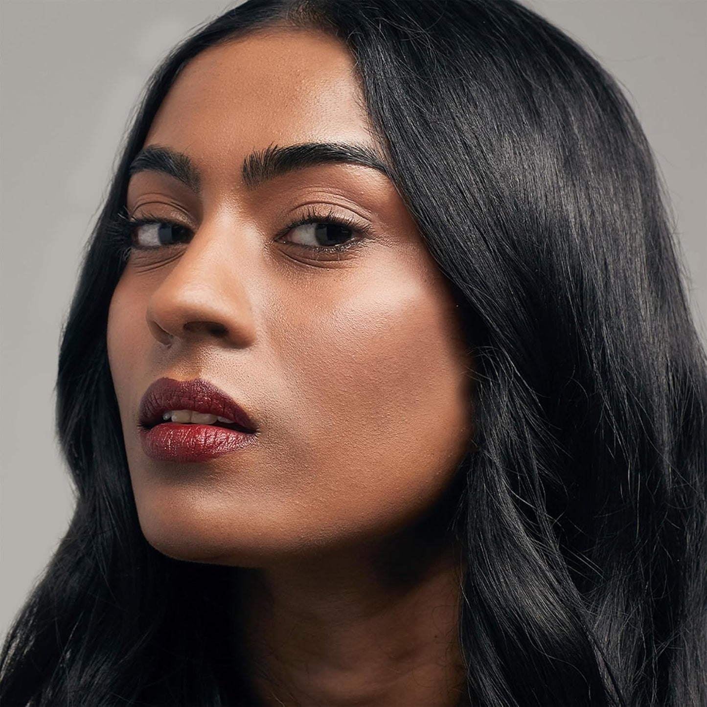 VASANTI Matte Crush Lipstick Pencil – Va Va Voom Dark Brown – Soft, Velvety Matte Finish, Waterproof, Smooth Application – Natural, Vegan, Paraben-Free Lip Color